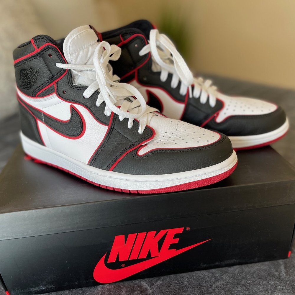 NIKE Air Jordan 1 Retro High OG 10.5